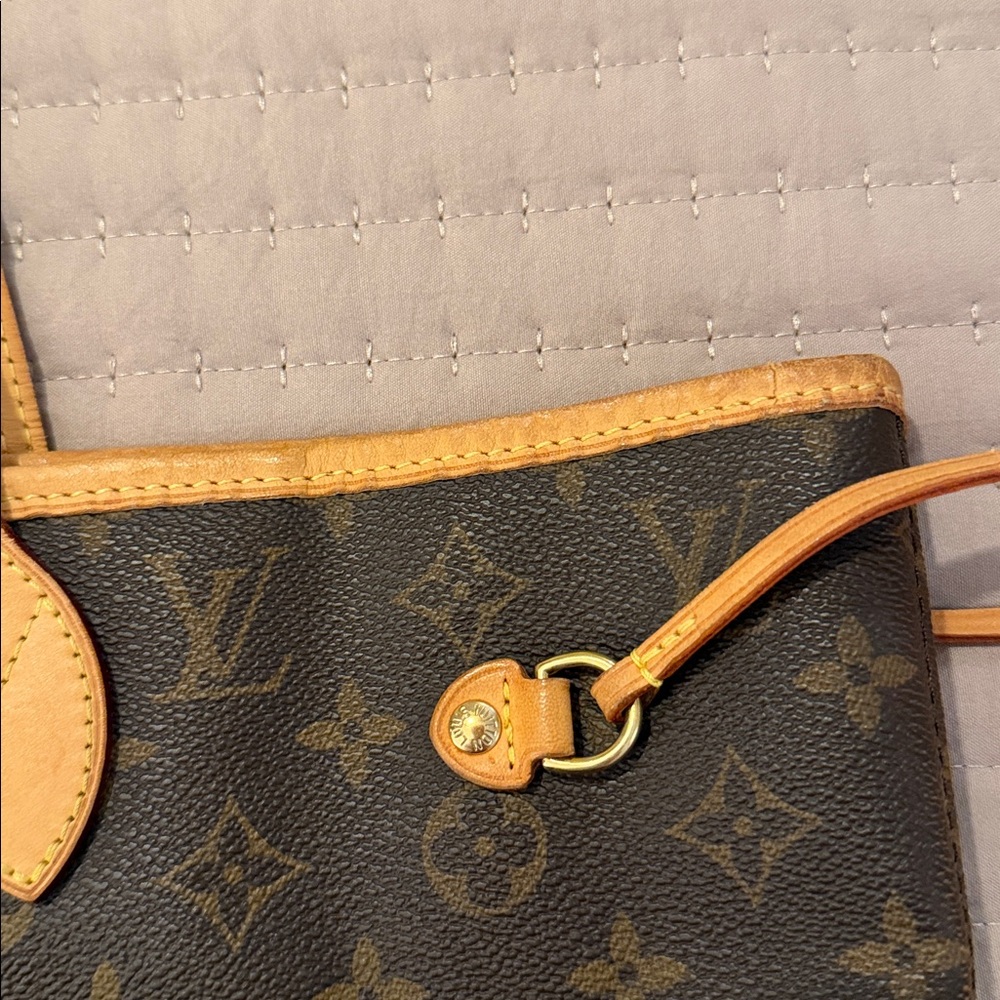 Authentic Louis Vuitton never full monogram MM - Picture 10 of 17